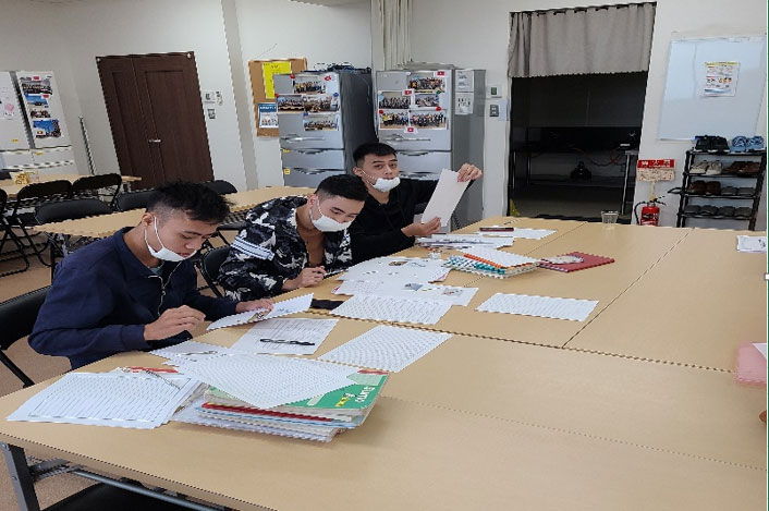 新型コロナによる日本入国後、2週間隔離と研修